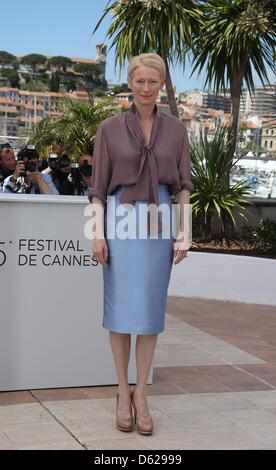 Britische Schauspielerin Tilda Swinton besucht die Öffnung Film Fototermin von "Moonrise Kingdom" während der 65. Filmfestspiele von Cannes am Palais des Festivals in Cannes, Frankreich, am 16. Mai 2012. Foto: Hubert Boesl Stockfoto