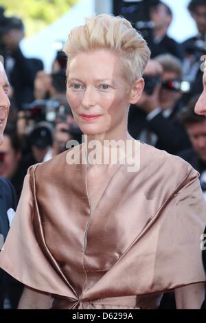 Britische Schauspielerin Tilda Swinton kommt bei der Eröffnung der 65. Filmfestspiele von Cannes am Palais des Festivals in Cannes, Frankreich, am 16. Mai 2012. Foto: Hubert Boesl Stockfoto