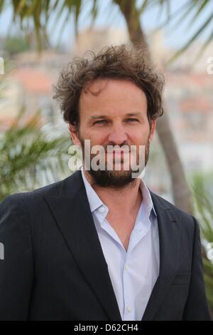 Schauspieler Jason Clarke stellt bei dem Fototermin von "Lawless' während der 65. Filmfestspiele von Cannes am Palais des Festivals in Cannes, Frankreich, am 19. Mai 2012. Foto: Hubert Boesl Stockfoto