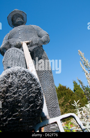 Ein Draht-Metall-Skulptur in den Gärten am Newstead in Nottinghamshire, England UK Stockfoto