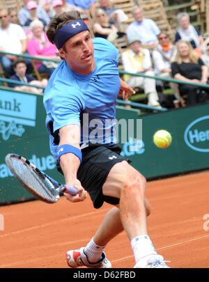 Russlands Igor Andreev spielt in einem einzigen gegen Mayer (Deutschland) während der Tennis World Team Cup Spiel Deutschland gegen Russland im Rochusclub in Düsseldorf, Deutschland, 21. Mai 2012. Foto: CAROLINE SEIDEL Stockfoto