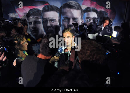 Deutscher Fußballspieler Mario Goetze gibt ein Interview, nachdem eine Pressekonferenz in einem Medien-Hotel in Callian, Frankreich, 21. Mai 2012 statt. Die deutsche Nationalmannschaft bereitet sich auf die Euro 2012 in Südfrankreich bis 20. Mai 2012. Foto: ANDREAS GEBERT Stockfoto