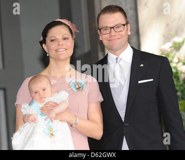 Kronprinzessin Victoria und Prinz Daniel von Schweden nach der Taufe ihrer Tochter der schwedischen Prinzessin Estelle an der königlichen Kapelle (Slottskyrkan) in Stockholm, Schweden, 22. Mai 2012. Das erste Kind geboren am 23. Februar 2012. Foto: Britta Pedersen Stockfoto