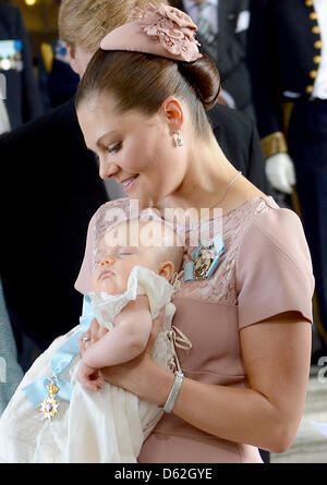 Kronprinzessin Victoria von Schweden nach der Taufe ihrer Tochter der schwedischen Prinzessin Estelle an der königlichen Kapelle (Slottskyrkan) in Stockholm, Schweden, 22. Mai 2012. Das erste Kind geboren am 23. Februar 2012. Foto: Britta Pedersen Stockfoto