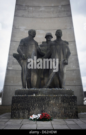 Sowjetische Befreiung Denkmal für die ermordeten in der NS-Konzentrationslager Sachsenhausen während des 2. Weltkrieges, jetzt bekannt als die Mahn-und Gedenkstätte Sachsenhausen und das Museum. Sachsenhausen war ein Nazi und sowjetische Konzentrationslager Oranienburg, 35 Kilometer (22 Meilen) nördlich von Berlin, Deutschland, vor allem für politische Gefangene aus dem Jahr 1936 bis zum Ende des Dritten Reiches im Mai 1945 verwendet.  (Weitere Titel in Beschreibung). Stockfoto