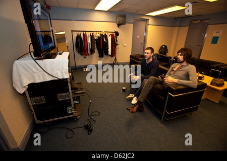 Kasabian backstage bei Sheffield Arena. South Yorkshire, England, Vereinigtes Königreich. Stockfoto