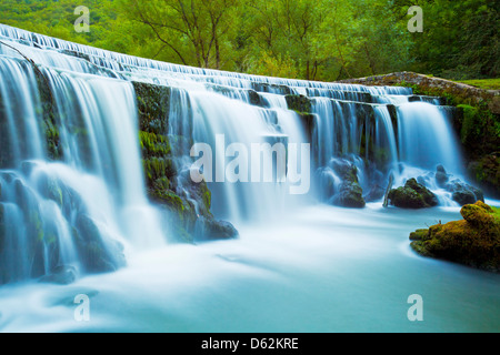 Monsal Dale Weir Wasserfall, Derbyshire Peak District National Park, Derbyshire, England, GB, Großbritannien, Europa Stockfoto