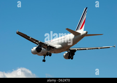 Air France Airbus A318 (F-GUGD) nähert sich Birmingham Airport Stockfoto