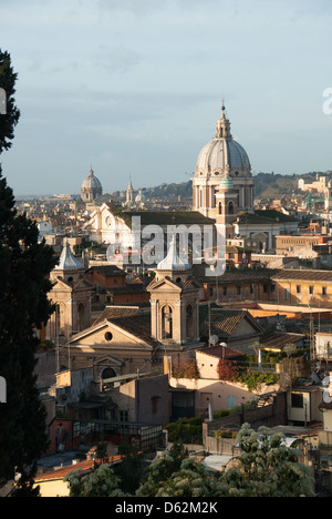 ROM, ITALIEN. Eine erhöhte am frühen Morgen Ansicht der Tridente-Viertel der Stadt. 2013. Stockfoto