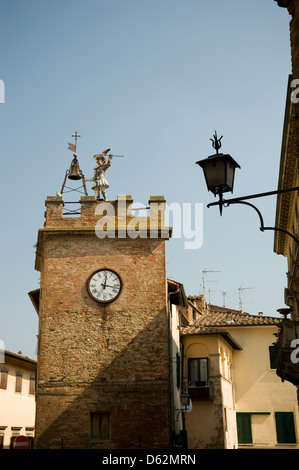 Eine Clocktower in Montepulciano, Toskana, Italien Stockfoto