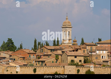 Die ummauerte Stadt von San Quirico d ' Orcia, Toskana, Italien Stockfoto