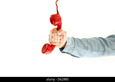 Männliche Hand hält eine rote Telefon. isoliert auf weiss. Stockfoto