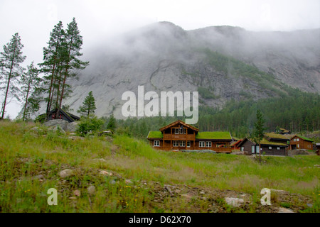 Typisch norwegisches Haus im Dorf Stockfoto