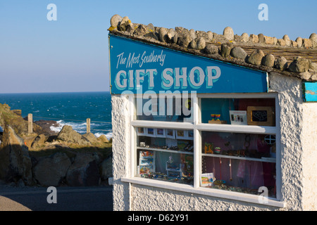 Am südlichsten Punkt Souvenirshop auf der Lizard Halbinsel Cornwall England UK 2013 Stockfoto