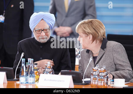 Berlin, Deutschland. 11. April 2013. Der Plenarsitzung der zweiten indisch-deutschen Regierungskonsultationen ist unter dem Vorsitz der indische Premierminister Manmohan Singh und Bundeskanzlerin Angela Merkel bei der International Conference Hall im Bundeskanzleramt in Berlin statt. Bildnachweis: Reynaldo Chaib Paganelli / Alamy Live News Stockfoto