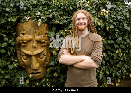 Singer Songwriter Newton Faulkner Zuhause in Sussex, England, Vereinigtes Königreich. Stockfoto