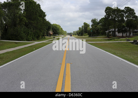 Eine Straße, Cranberry Avenue in North Port, Florida, USA Stockfoto