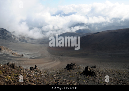 Blick von der Sliding Sands Trail im Wildnisgebiet des Haleakala National Park auf der Insel Maui. Stockfoto