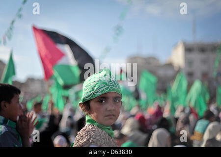 Gaza-Streifen, Gaza-Stadt. 11. April 2013.Palestinian Frauen und Kinder beteiligen sich an einer Kundgebung neben einem Gefängnis in Gaza-Stadt, die benutzt worden waren von israelischen Sicherheitskräften palästinensische Gefangene zu halten während Israels Besetzung des Gazastreifens 11. April 2013... Bildnachweis: Ahmed Deeb / Alamy Live News Stockfoto