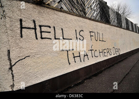 Bogside, Londonderry, Nordirland. 11. April 2013.  Graffiti, spöttisch den Tod von Margaret Thatcher, an einer Wand in der Bogside genannt. Bildnachweis: George Sweeney /Alamy Live-Nachrichten Stockfoto