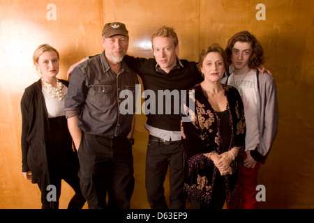 Richard Thompson (englische Singer-Songwriterin) und Familie Linda, Teddy, Kamila, Zak, an der South Bank center London, England Stockfoto