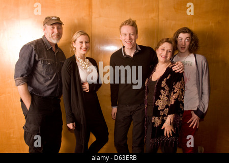 Richard Thompson (englische Singer-Songwriterin) und Familie Linda, Teddy, Kamila, Zak, an der South Bank center London, England Stockfoto