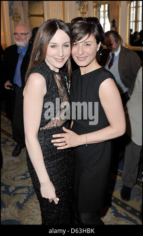 Elsa Zylberstein und Gast "Französischen kulturellen Auftrag Awards" statt auf dem Minister für Kultur - in Paris, Frankreich - 05.04.11 Stockfoto