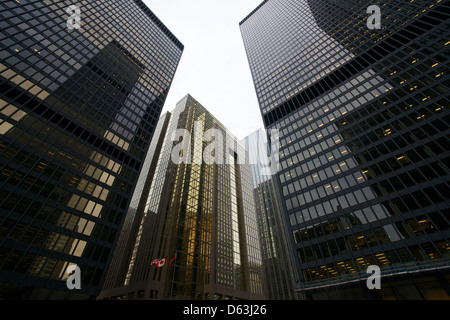 Wolkenkratzer im Finanzdistrikt Torontos. Stockfoto