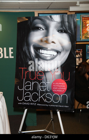 Janet Jackson Atmosphäre kümmert sich ihr Buch signieren für "wahr Sie: A Guide To zu finden und liebevolle Yourself" bei Barnes and Noble Stockfoto