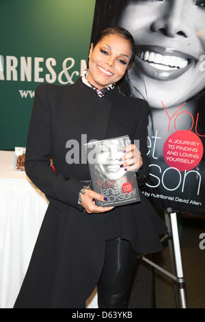 Janet Jackson besucht ihr Signierstunde für "wahre Sie: A Guide To zu finden und liebevolle Yourself" bei Barnes and Ble New York Stockfoto