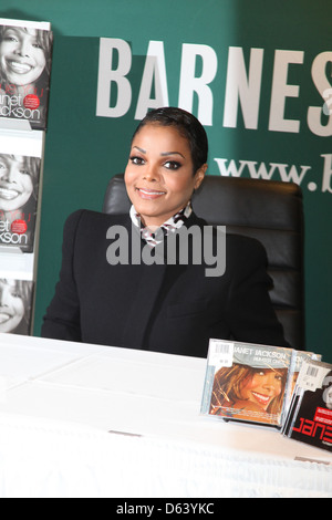 Janet Jackson besucht ihr Signierstunde für "wahre Sie: A Guide To zu finden und liebevolle Yourself" bei Barnes and Noble New York Stockfoto