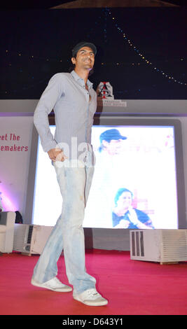 Bhopal, Indien. 11. April 2013. Filmstars aus kommenden Film Satyagraha besuchen premiere, organisiert von Madhya Pradesh IAS Association in Bhopal am Donnerstag, 11. April 2013. Arjun Rampal während Festivals... Bildnachweis: Devendra Dube / Alamy Live News Stockfoto