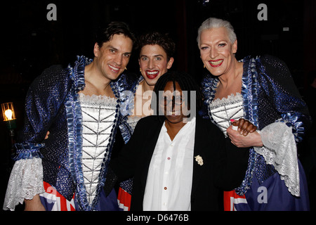 Willen Swenson, Nick Adams, Tony Sheldon und Whoopi Goldberg echte Diven treffen Broadway Diven backstage beim Musical "Priscilla: Stockfoto