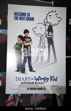 Atmosphäre-Stars "Diary Of A Wimpy Kid: Rodrick Rules besuchen Planet Hollywood Times Square New York City, USA - 16.03.11 Stockfoto