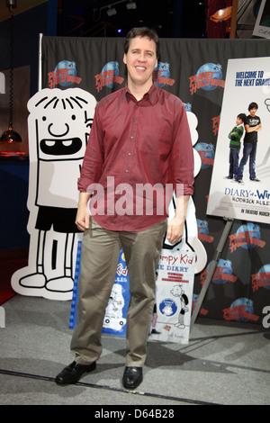 Autor Jeff Kinney Stars von "Diary Of A Wimpy Kid: Rodrick Rules besuchen Planet Hollywood Times Square New York City, USA - Stockfoto