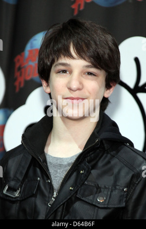 Zack-Gordon-Stars von "Diary Of A Wimpy Kid: Rodrick Rules besuchen Planet Hollywood Times Square New York City, USA - 16.03.11 Stockfoto