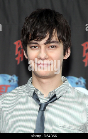 Devon Bostick Stars von "Diary Of A Wimpy Kid: Rodrick Rules besuchen Planet Hollywood Times Square New York City, USA - 16.03.11 Stockfoto