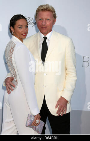 Ehemaliger deutscher Tennis-star Boris Becker und seine Frau Lily kommen bei der AmfAR Kino gegen Aids Gala während der 65. Filmfestspiele von Cannes im Hotel du Cap-Eden-Roc in Antibes, Frankreich, am 24. Mai 2012. Foto: Hubert Boesl Stockfoto