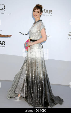 Schauspielerin Louise Bourgoin kommt bei der AmfAR Kino gegen Aids Gala während der 65. Filmfestspiele von Cannes im Hotel du Cap-Eden-Roc in Antibes, Frankreich, am 24. Mai 2012. Foto: Hubert Boesl Stockfoto