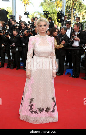 Regie Angela Ismailos kommt bei der Premiere von "Mud" während der 65. Filmfestspiele von Cannes am Palais des Festivals in Cannes, Frankreich, am 26. Mai 2012. Foto: Hubert Boesl Stockfoto