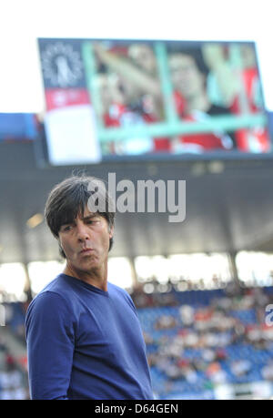 Deutschlands Trainer Joachim Löw vor der internationalen Fußball-freundliche Spiel Schweiz gegen Deutschland im St. Jakob-Park Stadion in Basel, Schweiz, 26. Mai 2012. Die Schweiz gewann 5:3. Foto: Andreas Gebert dpa Stockfoto