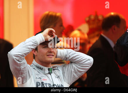 Deutsche Formel1-Fahrer Nico Rosberg von Mercedes AMG feiert vor dem Podium nach gewann den zweiten Platz nach dem Grand Prix von Monaco in der F1-Rennstrecke von Monte Carlo, 27. Mai 2012. Foto: Jens Buettner +++(c) Dpa - Bildfunk +++ Stockfoto