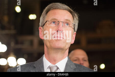 ARCHIV - Datei Bild datiert 21. November 2012 zeigt früheren Bundespräsidenten Christian Wulff steht in einer Halle der Universität in Heidelberg, Deutschland. Die Bezirksanwaltschaft Hannover bringt Vorwurf der Bestechlichkeit gegen Christian Wulff, laut den Ermittlern am 12. April 2013. Foto: UWE ANSPACH Stockfoto