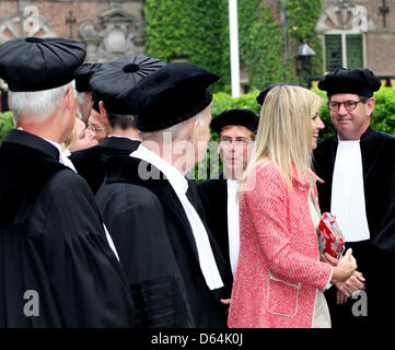 Prinzessin Maxima der Niederlande besucht die Grabrede des prof.dr.ir. Gert van Dijk über Mikrofinanz an der Nyenrode Business University in Breukelen, Niederlande, 29. Mai 2012. Foto: Patrick van Katwijk Niederlande Stockfoto