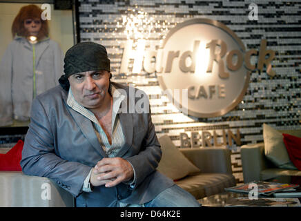 Musiker Steven van Zandt von Bruce Springsteen E-Street Band Posis im Hard Rock Cafe in Berlin, Deutschland, 29. Mai 2012. Er ist Mitglied der Hard Rock Rising Jury, einen Wettbewerb für junge Musikgruppen. Foto: BRITTA PEDERSEN Stockfoto