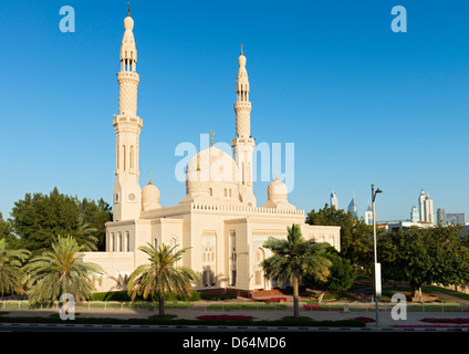 Blick auf Jumeirah Grand Moschee in Dubai, Vereinigte Arabische Emirate VAE Stockfoto