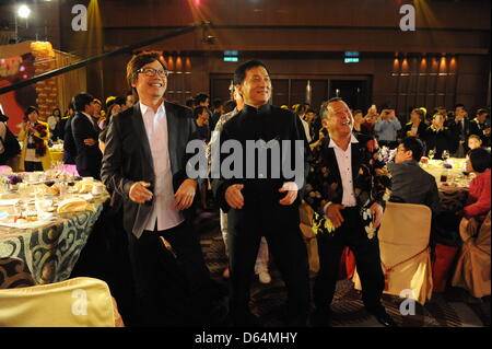 Hong Kong. 10. April 2013. Jackie Chan besuchten Eric Tsangs 60. Geburtstags-Party in Hongkong, China am Mittwoch, 10. April 2013. Bildnachweis: Top Foto Corporation / Alamy Live News Stockfoto
