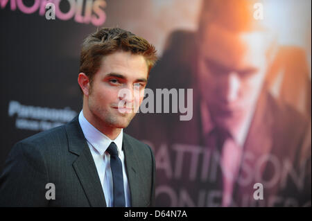 Britischer Schauspieler Robert Pattinson kommt zur Premiere seines Films "Cosmopolis" im Kino International in Berlin, Deutschland, 31. Mai 2012. Foto: Jens Kalaene Stockfoto