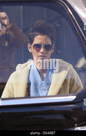 Halle Berry am Set ihres neuen Films "New Year's Eve" Dreharbeiten in Manhattan New York City USA Stockfoto