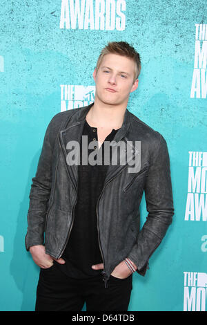 Schauspieler Alexander Ludwig kommt auf dem roten Teppich der 2012 MTV Movie Awards im Gibson Amphitheater in Universal City, USA, am 3. Juni 2012. Foto: Hubert Boesl Stockfoto